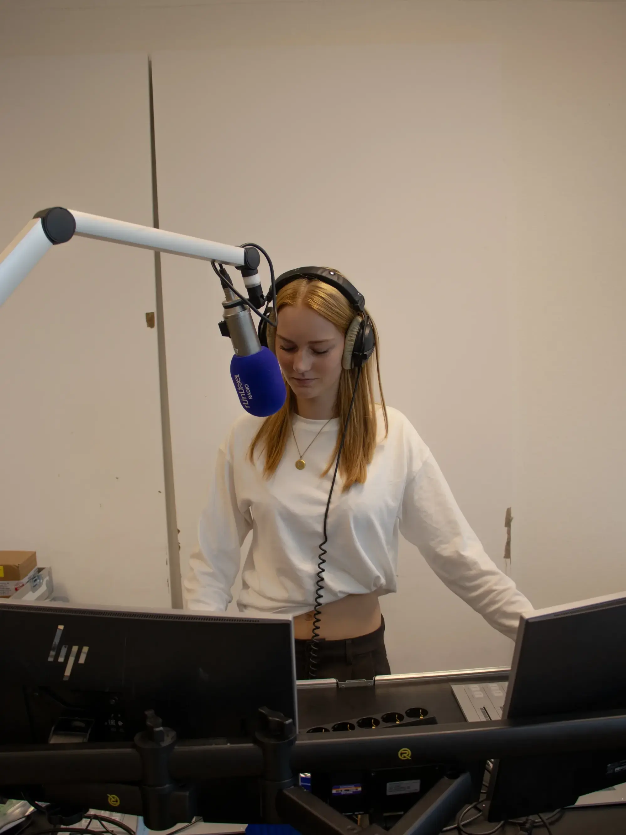 Fenne bij de radio