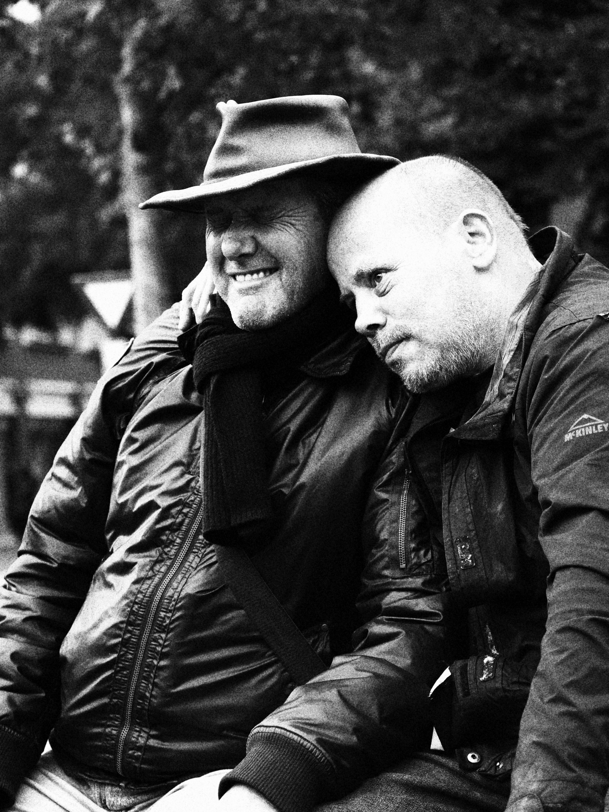 Mannen op een bankje in Arnhem