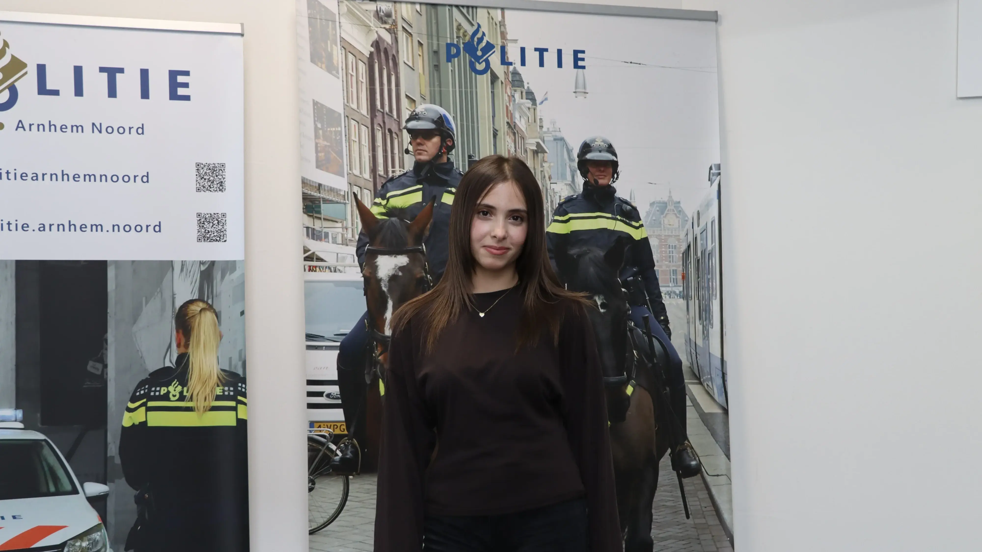 Foto van Vaya bij de politie