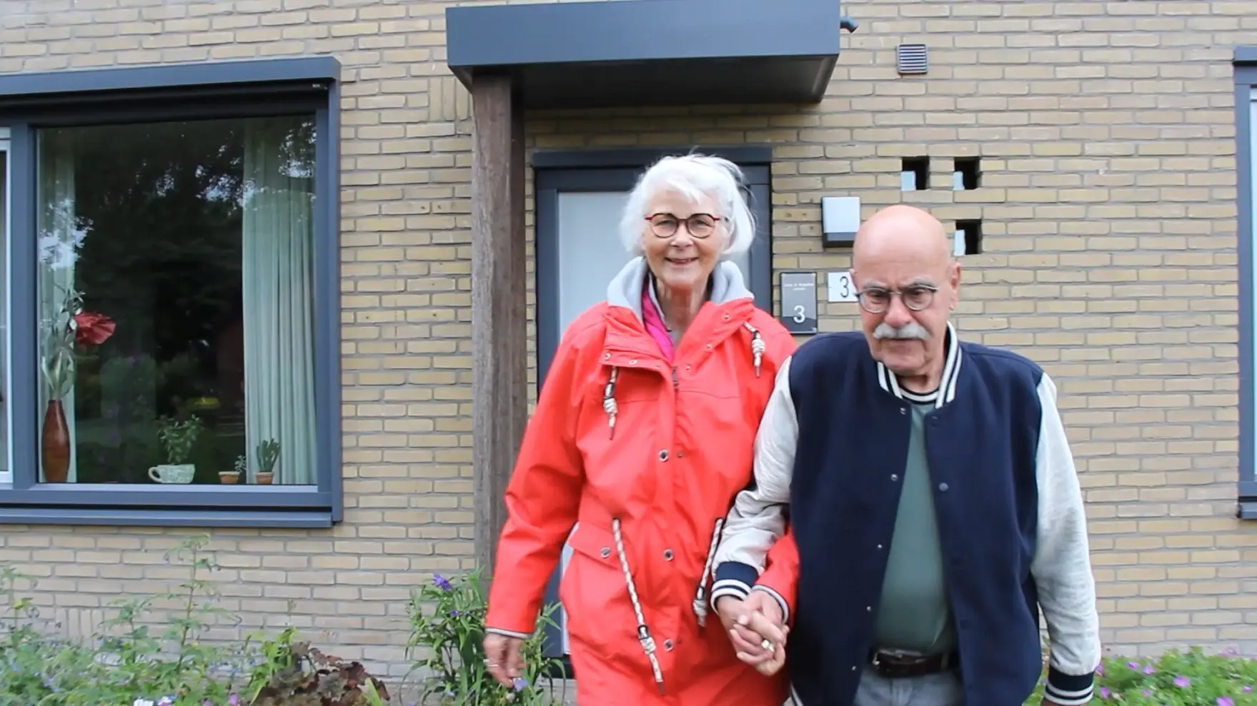 Jaap en Angeline hand in hand
